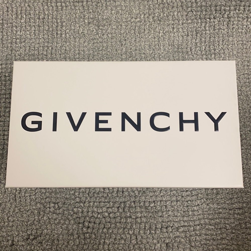 Givenchy shoe box 📦